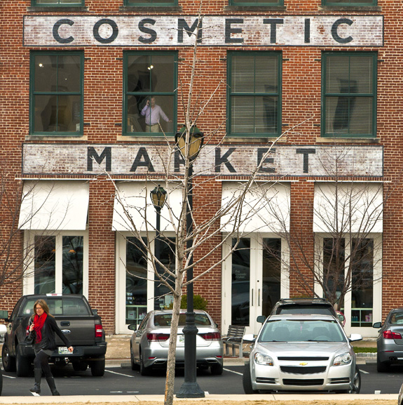 012813_3CosmeticMarketWorkingR