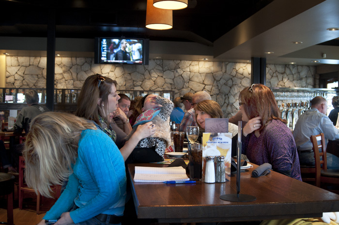 021013_16FamilyLunchR