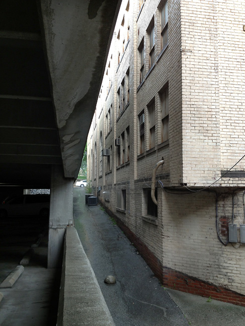 041713_82AlleyInRainR