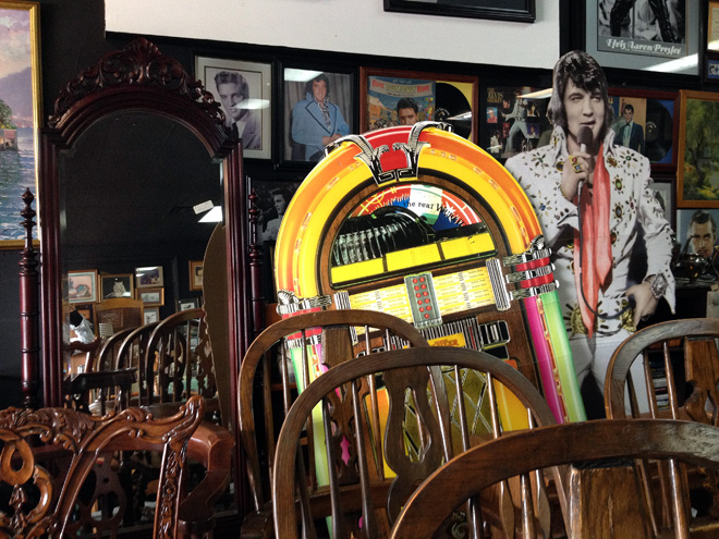 031113_106ElvisJukeboxR