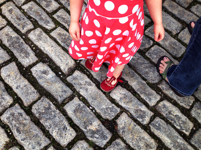 051013_105GirlInThePolkaR