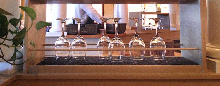 060513_131EatingInTheGardenR