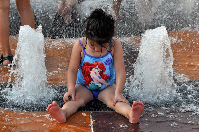 072413_180ArielInTheFountainR