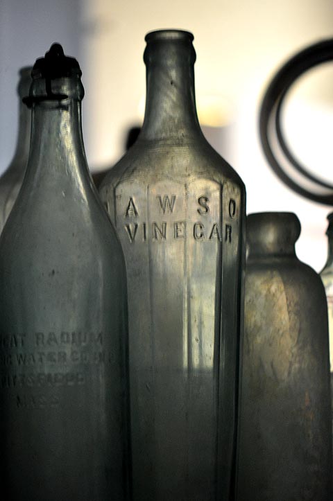 111213_291AntiqueBottlesR