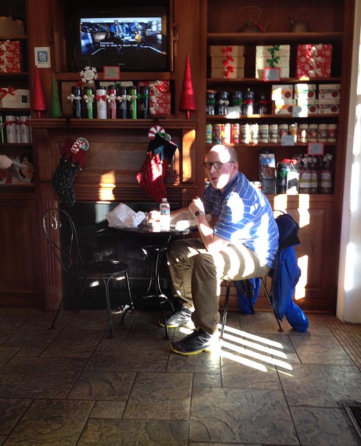 121813_327CoffeeBreakR