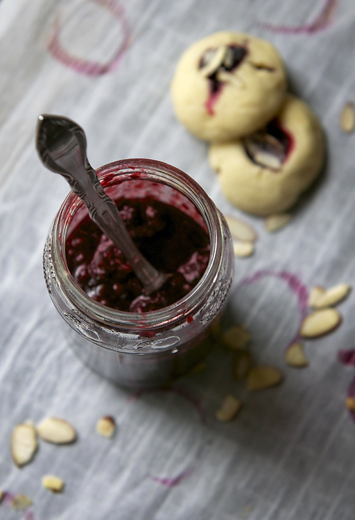 BlackberryFillingInJarSmall